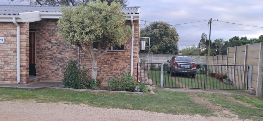2 Bedroom Property for Sale in Bothasrus Eastern Cape